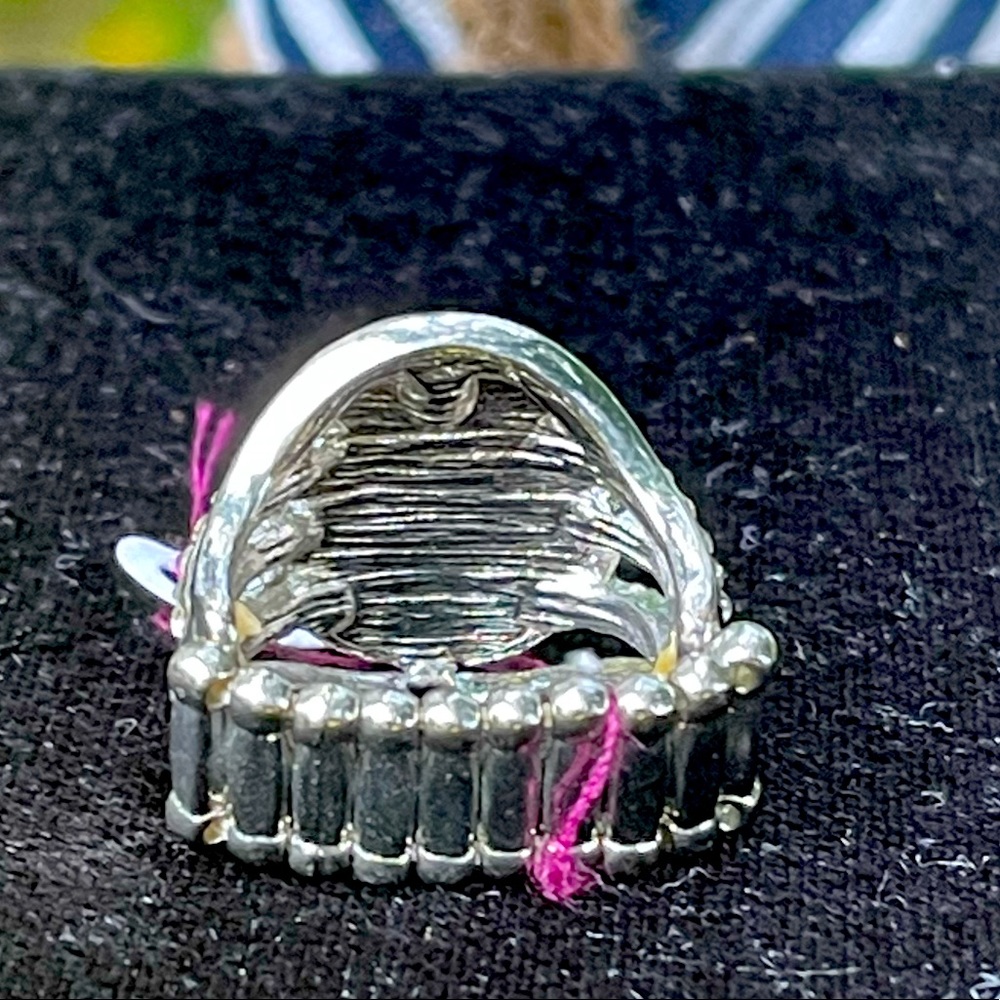 Beautiful silver, adjustable ring with stone